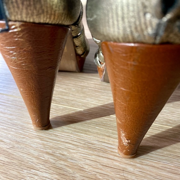 ALDO Gold Heels with Zipper - Picture 7 of 9